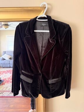 VICI Women's Black Velvet Blazer